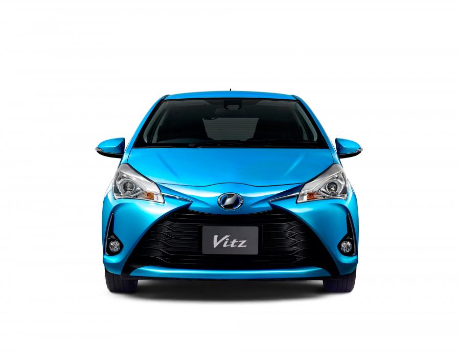  Toyota Vitz Hybrid 2017 года  (фото 3 из 9)